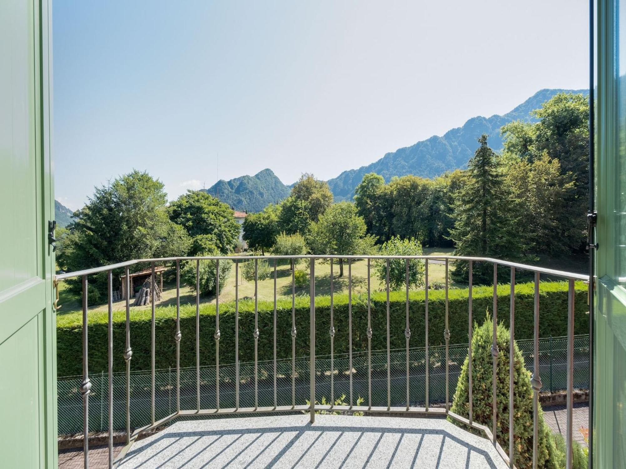 Spacious Apartment In Idro With Shared Pool クロネ エクステリア 写真
